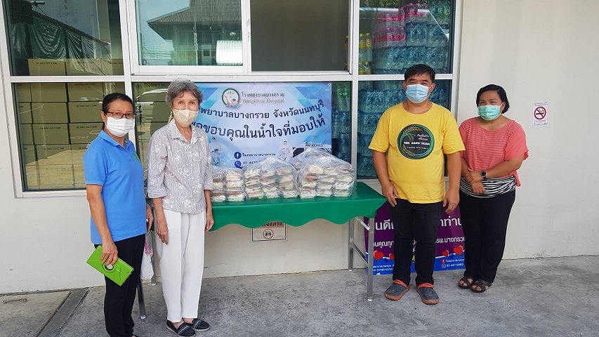 10 พ.ค.64 ขอขอบคุณ คุณ กฤษณา  ตรตินนท์ คุณวันดี  ฐิตมาดี  คุณวิภาพรรณ  หอยา  ที่นำอาหาร จำนวน  50 กล่อง มามอบให้โรงพยาบาลบางกรวยเพื่อเป็นกำลังใจในการปฏิบัติงาน   ขอขอบพระคุณเป็นอย่างสูงมา ณ ที่นี้ด้วยค่ะ