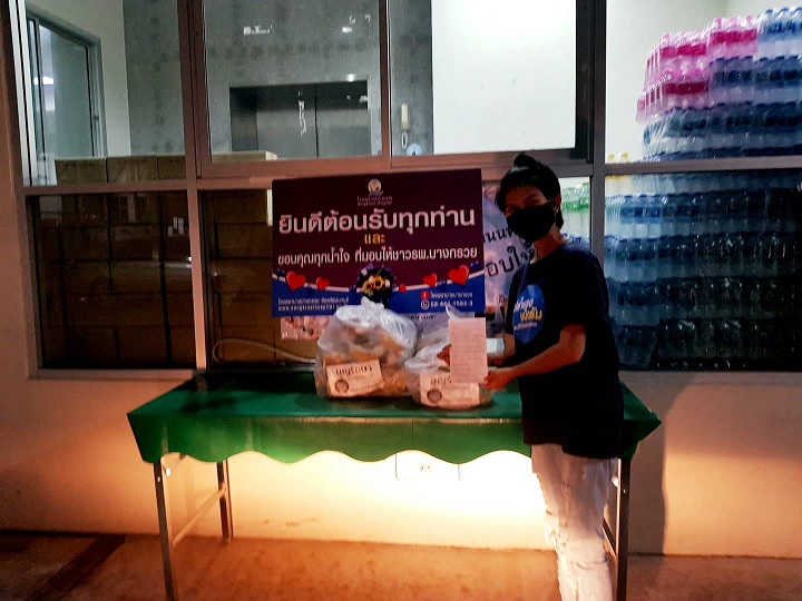 11 พค 64  ขอขอบคุณ  กลุ่มผู้ก่อการดี  วงดนตรีปล้ำแรง ที่มอบก๋วยเตี๋ยวเย็นตาโฟ มะม่วงให้กับเจ้าหน้าที่ปฎิบัติงาน  โรงพยาบาลบางกรวย ขอขอบคุณเป็นอย่างสูงมา ณ.ที่นี้ด้วยค่ะ