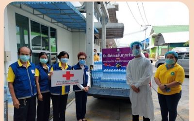 วันที่ 26 เมย.64 เวลา 14.00 น. เหล่าสภากาชาด จังหวัดนนทบุรี เดินทางมาให้กำลังใจ และมอบน้ำดื่ม ให้กับโรงพยาบาลบางกรวยจำนวน 150 แพ็ค รับมอบ โดยนายแพทย์ไพโรจน์ วิริยะอมรพันธ์ โรงพยาบาลบางกรวย ขอขอบคุณมา ณ.ที่นี้ด้วยค่ะ