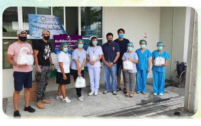 ขอขอบคุณ คุณอมาวศรี ยิ่งธนพิบูลย์ ผู้บริจาค อาหารกล่อง จำนวน 500 กล่อง โดยมีดารา-นักแสดง คุณ จักรกฤษณ์ อำมะรัตน์ และคณะเดินทางนำมามอบ ให้กับโรงพยาบาลบางกรวย เพื่อมอบเป็นกำลังใจให้ เจ้าหน้าที่ และผู้ป่วยโรงพยาบาลบางกรวย ขอขอบพระคุณเป็นอย่างสูงมา ณ.ที่นี้